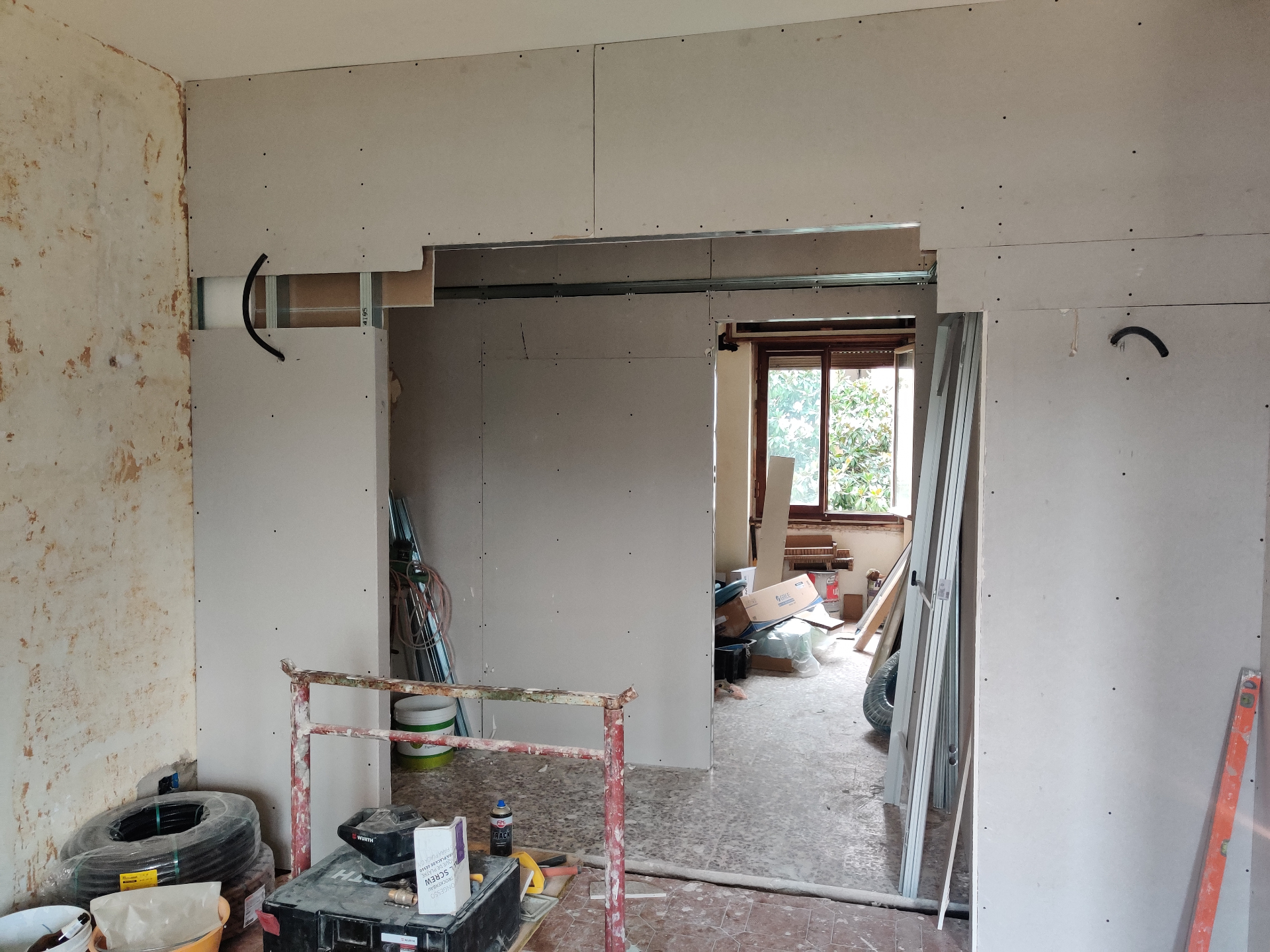 Cantiere in corso di una ristrutturazione residenziale seguita da Total Workshop